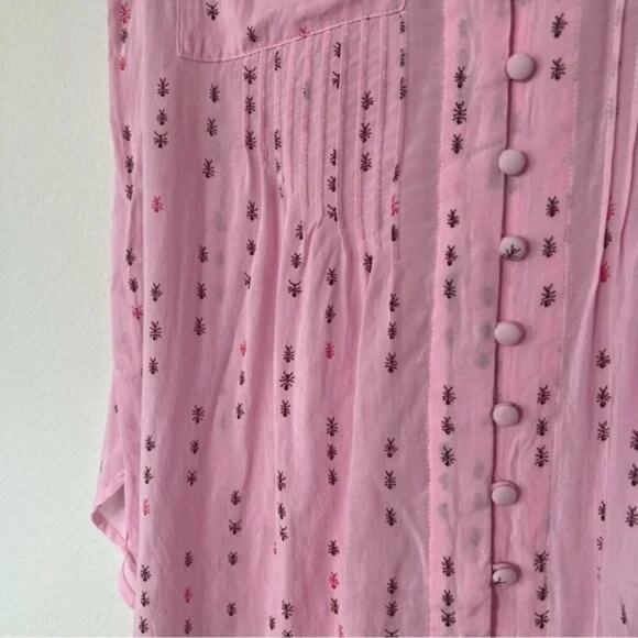 Anthropologie 8 of 52 Conversations Pink Ant Novelty Print Sleeveless Blouse - Picture 5 of 8